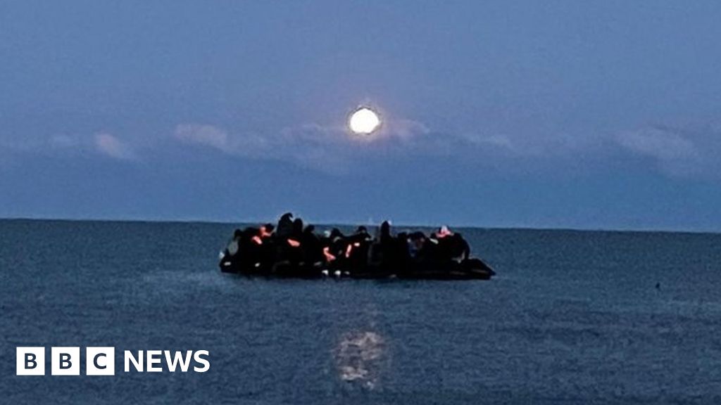 Un niño de 7 años, entre los cinco muertos en un barco de inmigrantes en el Canal de la Mancha